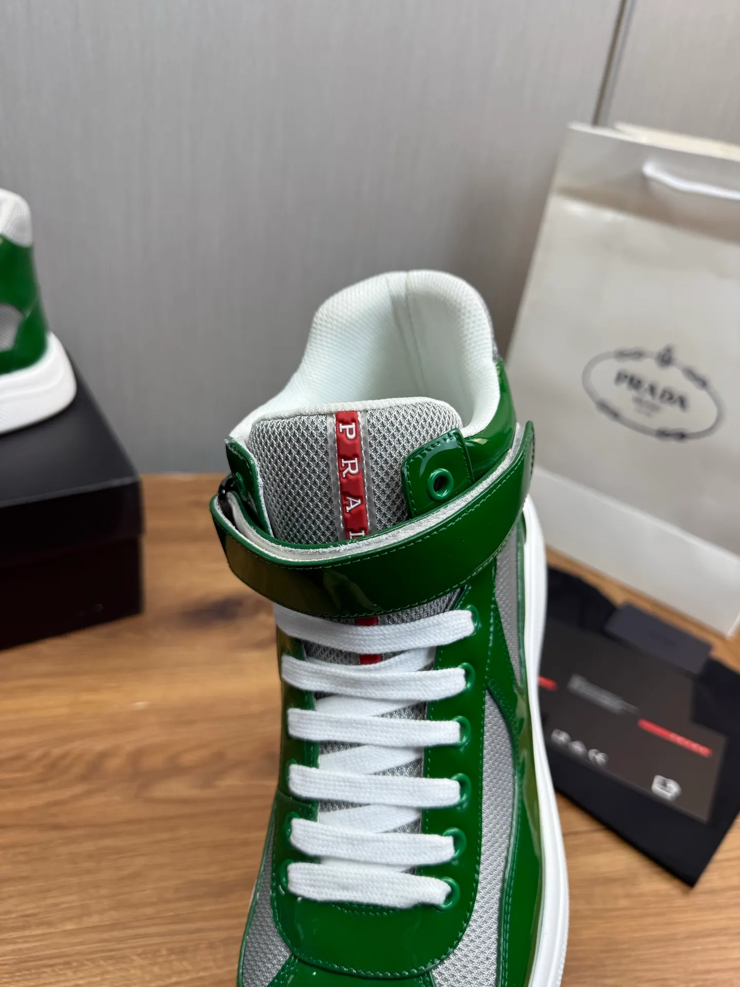 Men's shoes 700💰 [PRADA] Hot selling items🔥Must be recommended every day~~ Official website synchronized, 1:1 high quality shipments✔️ Imported cowhide fabric, cowhide lining, original bottom, high-end airplane box packaging🎁 38-45 (38.45 custom-made, non-refundable)